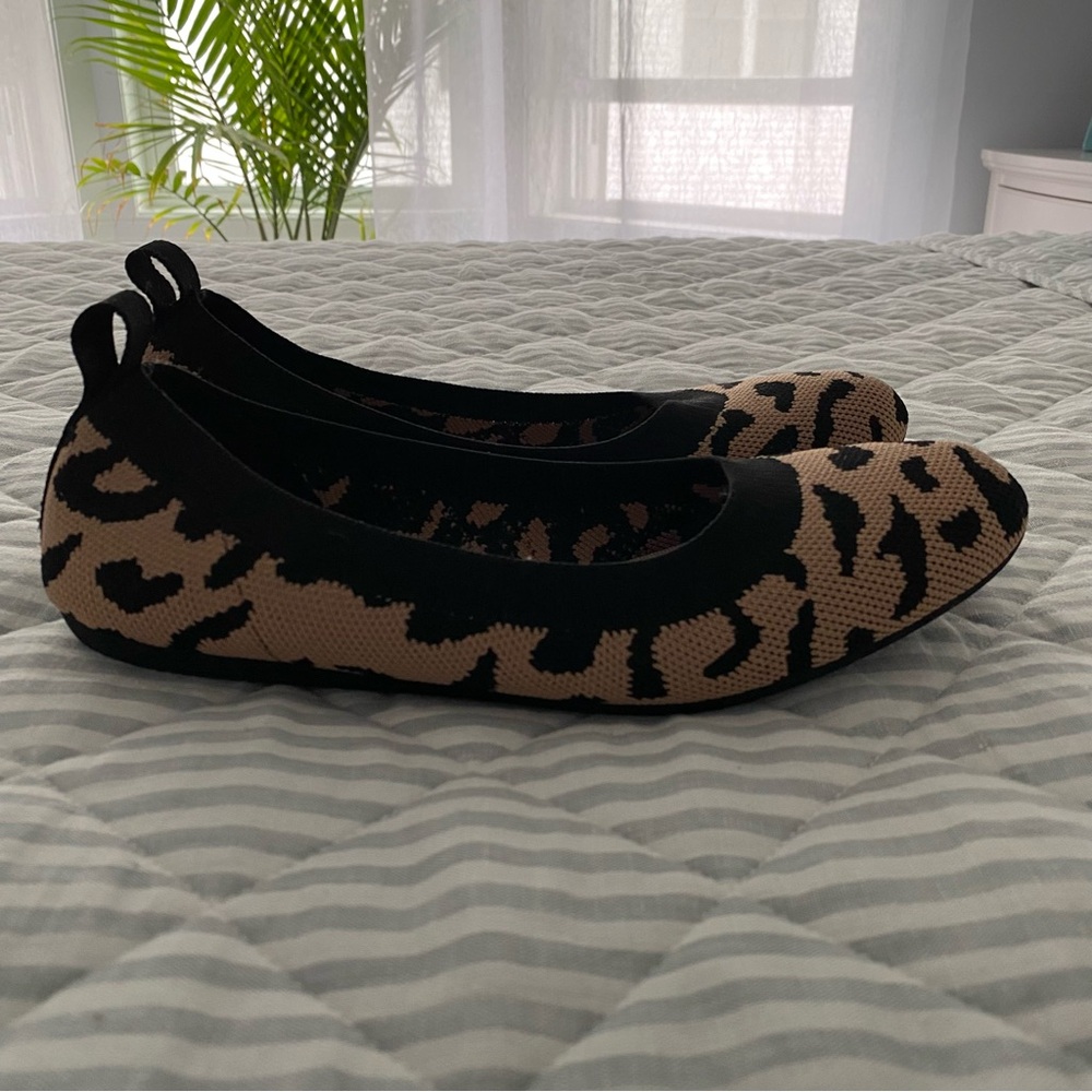 Women's Leopard Print Flats - Picture 4 of 6